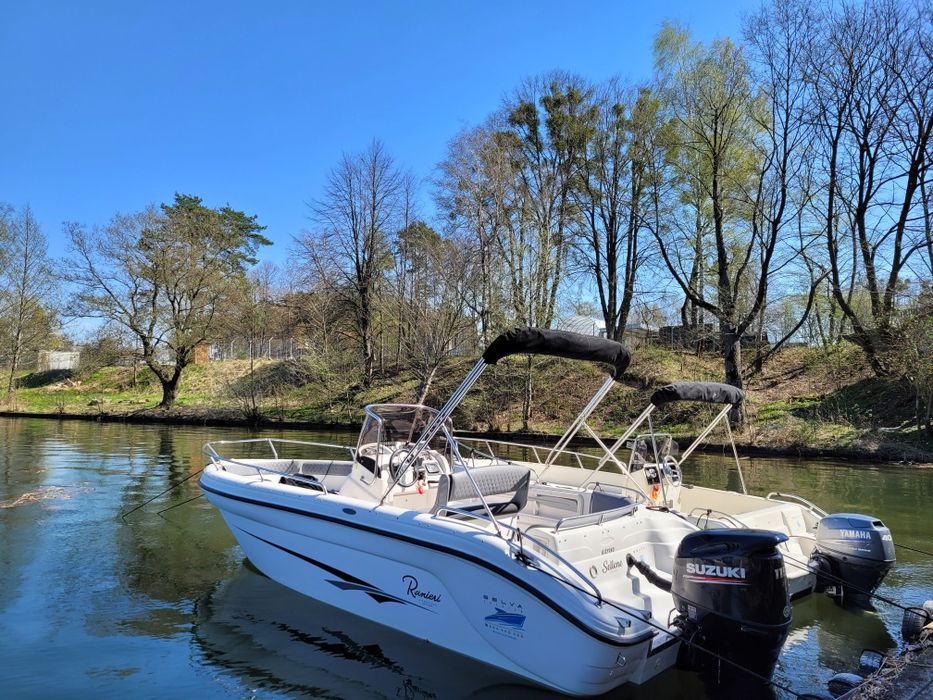 Czarter, wynajem motorówki.