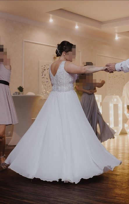 Suknia ślubna śnieżnobiała