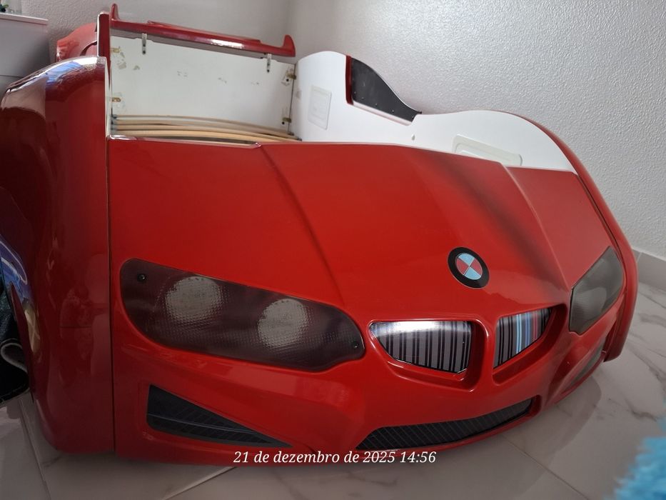 Cama robusta  BMW com leds