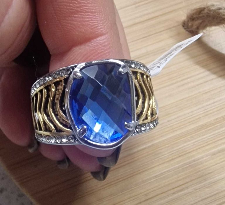 Anel modelo tashi pedra azul