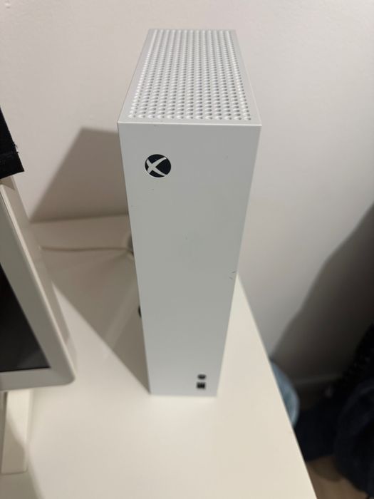 Xbox com pouco tempo de uso com caixa