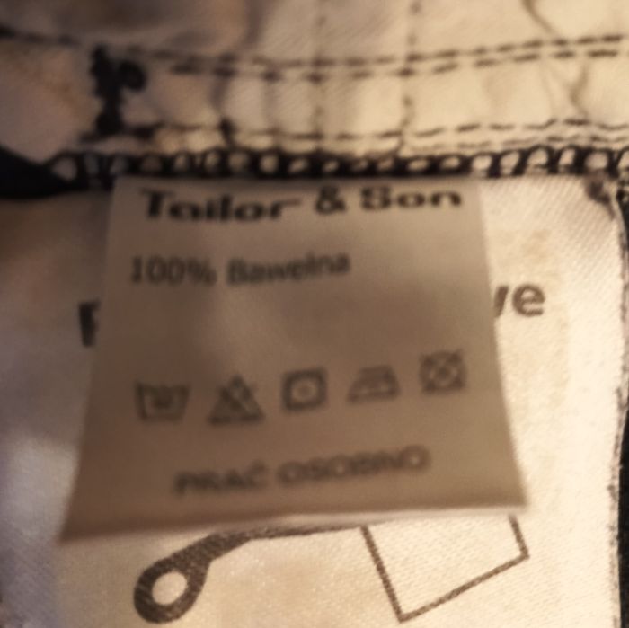 Czarne spodnie jeansowe marki Tailor & Son.