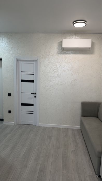 Однокімнатна квартира з сучасним ремонтом та меблями. Можлвий продаж сОселя