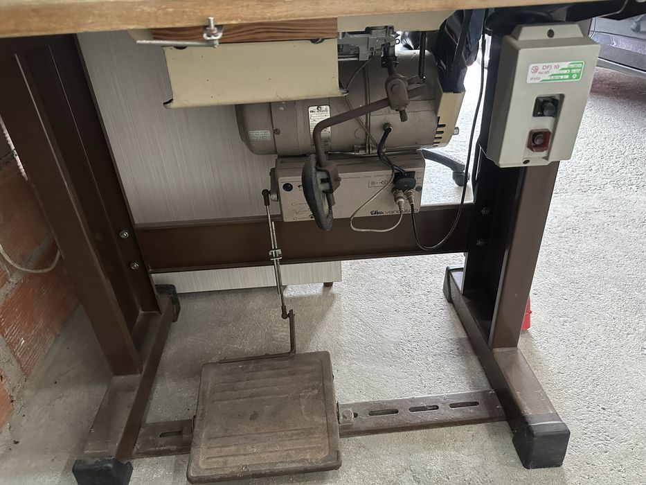 Maquina de costura PFAFF 461