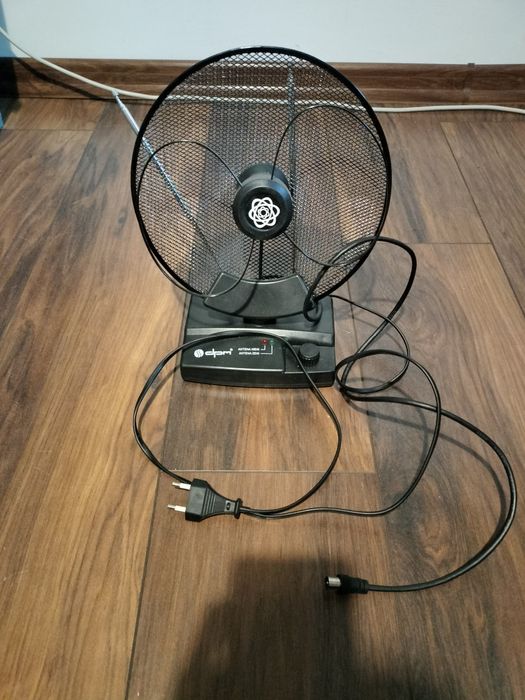 Antena pokojowa DVB-T 2 że wzmacniaczem