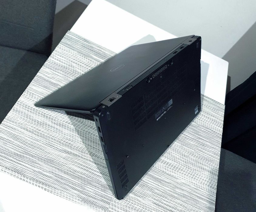 Dell Latitude FullHD 250nit!!! intel®core™i7/AMD® Radeon R7™ M360/SSDNvme/Bluetooth/Lan/PC/Win11