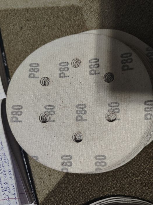 Zestaw Papier ścierny okrągły z dziurkami na rzep fi 150 P80 i P60