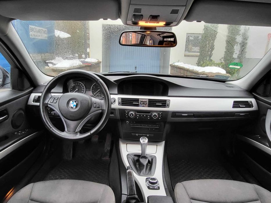BMW 320i Panorama dach.