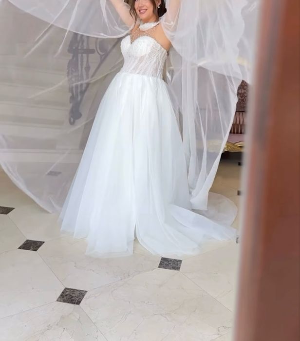 Продам весільну сукню