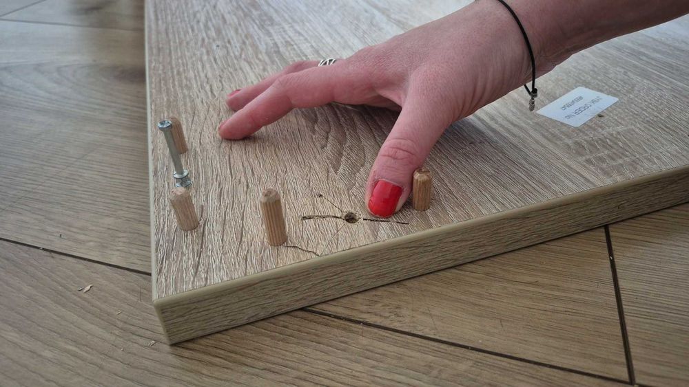 Stól do jadalni dużwgo pokoju stabilny