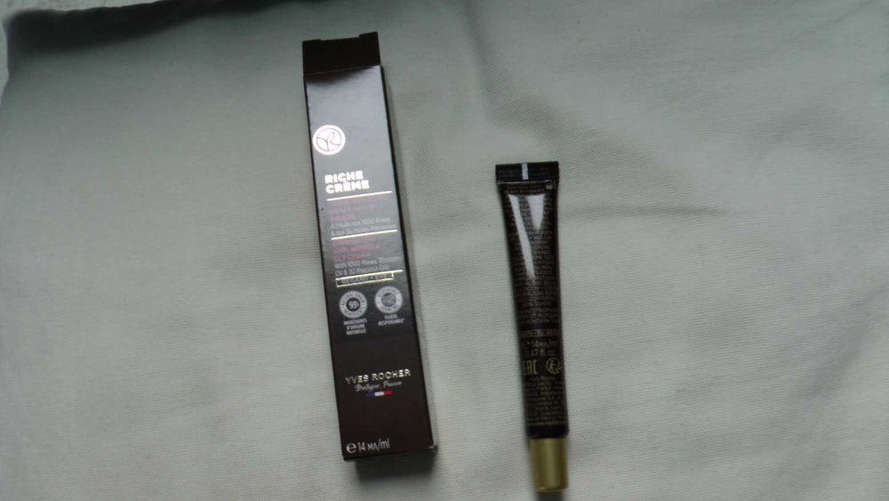 Yves Rocher Przeciwzmarszczkowy krem regenerujący pod oczy Riche Creme