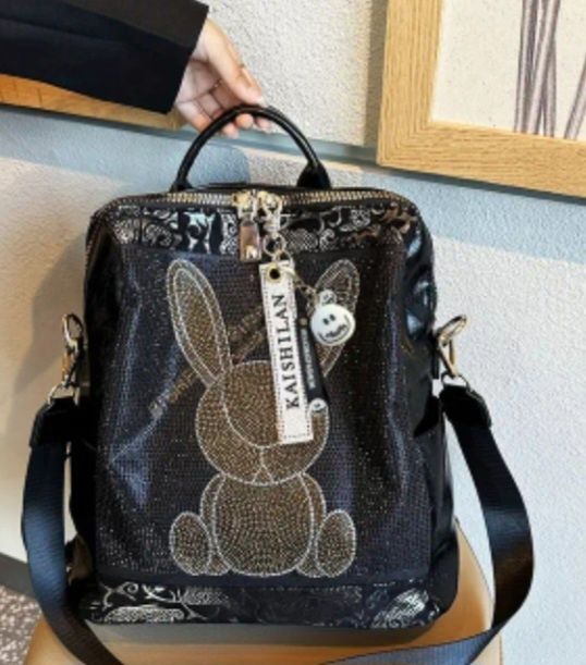 Женский рюкзак- сумка с дизайном и со стразами