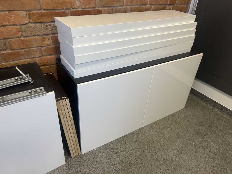 Szafki besta i półki lack