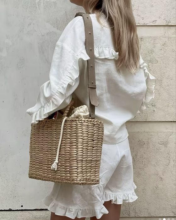 Жіночий літній костюм