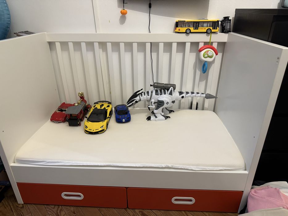 Berço com gavetas  e colchão