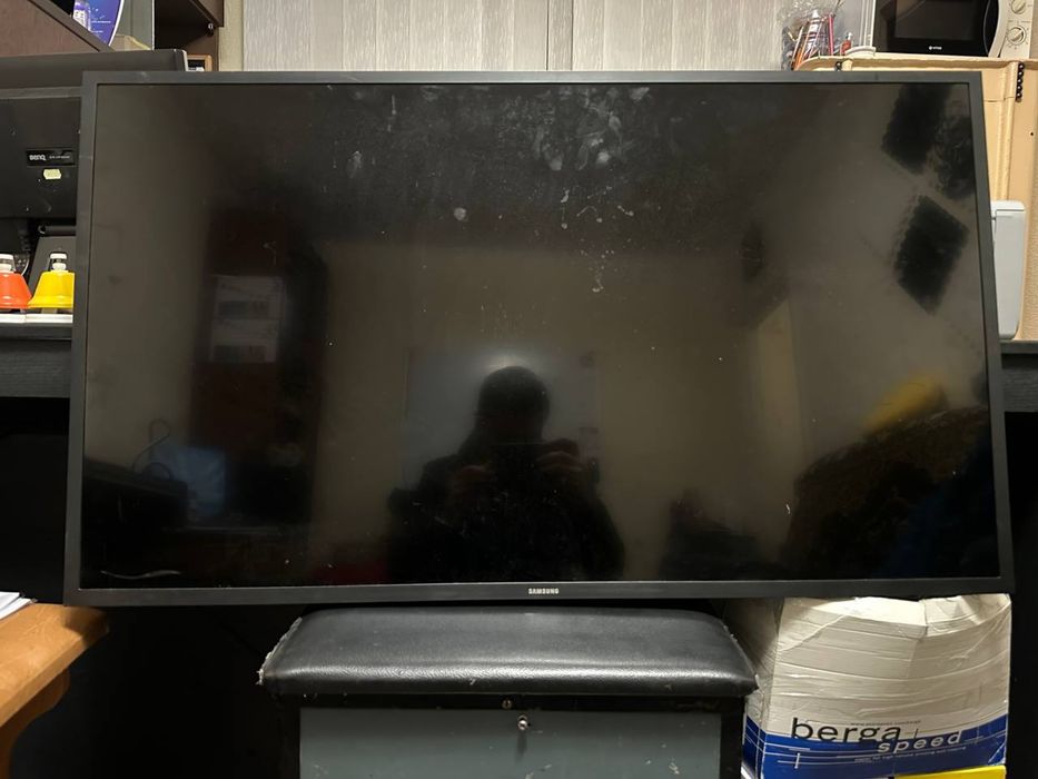 Телевизор SAMSUNG UE43T5300AU, разбита матрица