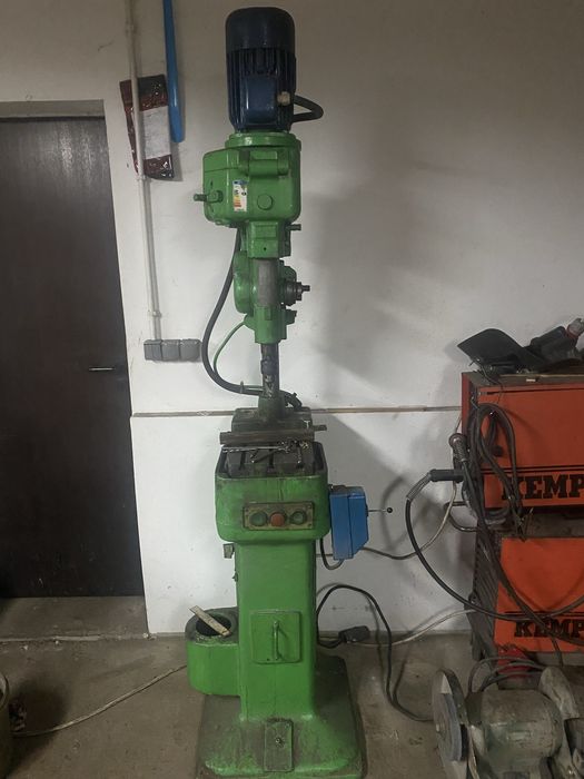 Gwinciarka wiertarka z posuwem