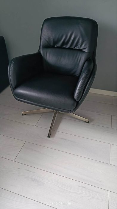 Fotel obrotowy thisted czarny bujany