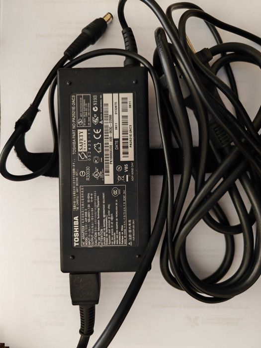 Carregadores Originais Portátil: HIPRO (Acer) 19V + TOSHIBA 15V (90W)