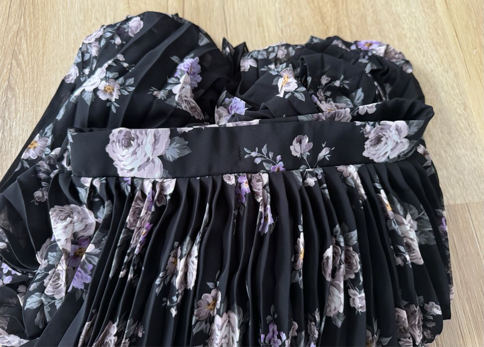 Cropp Plisowana Czarna Spódnica w róże midi rozmiar XS/34