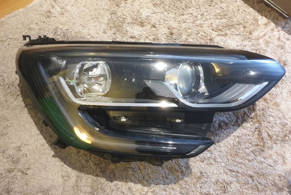 Farol Renault Megane IV