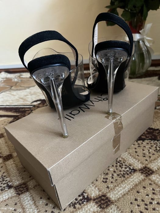 Продаються нові босоніжки