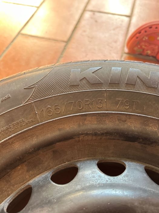 Pneu com aro 13 165/70R