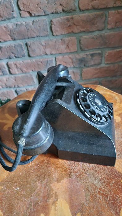 Retro telefon czarny