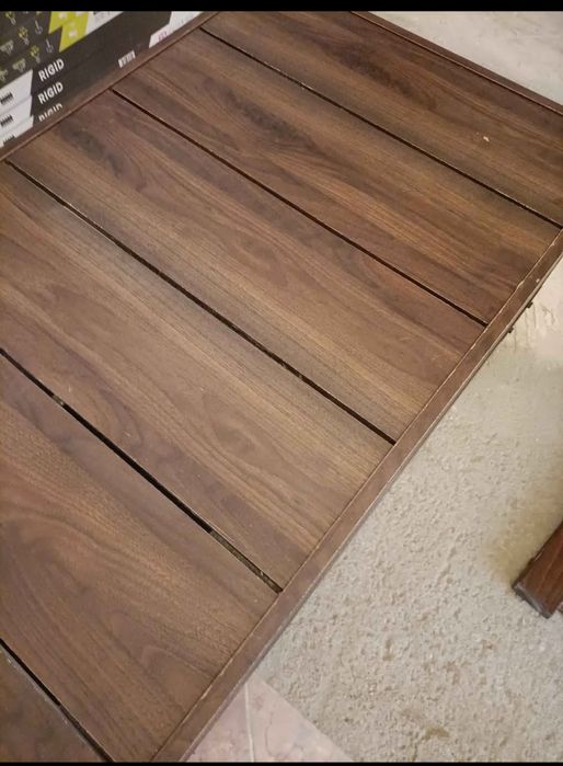 Garrafeira e mesa de centro