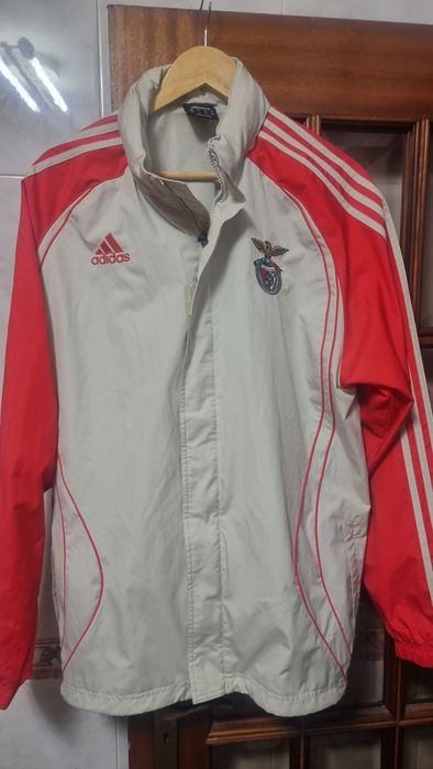 Casaco do benfica comprada na loja do benfica.