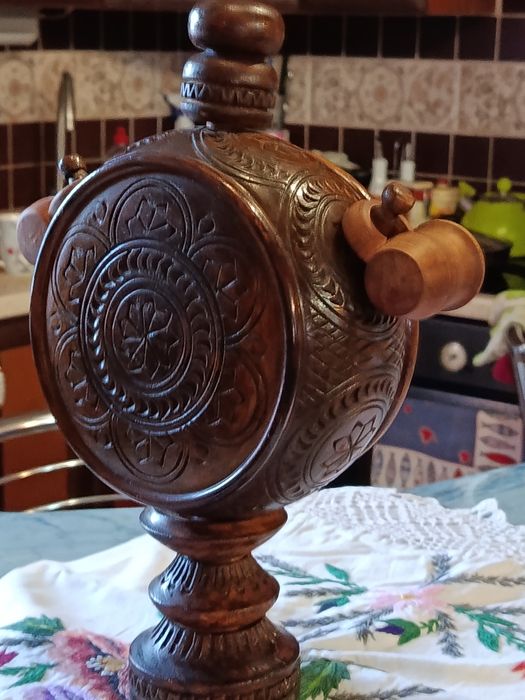 Дерев'яний різьблений куманець ручної роботи