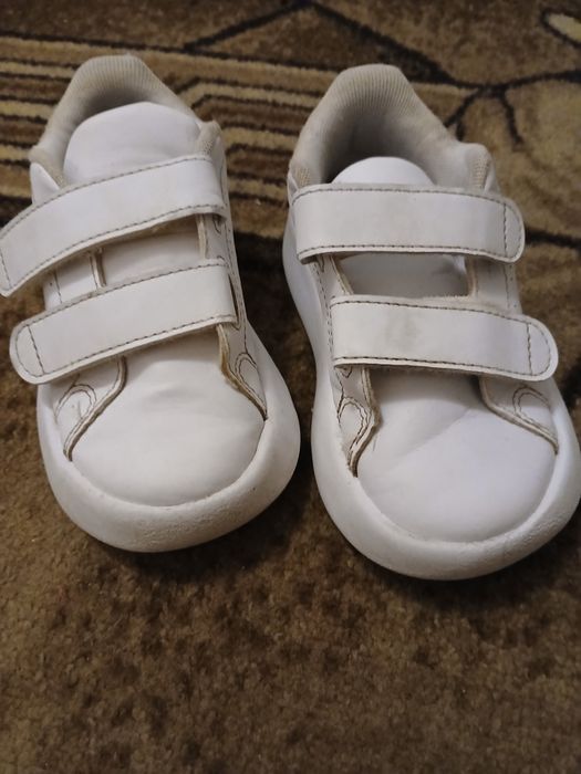 Весняне взуття для дівчинки