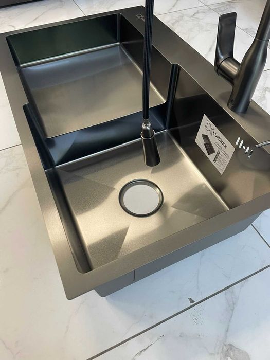 Мийка кухонна Luminex 7848 см права і кран з висувним виливом з латуні