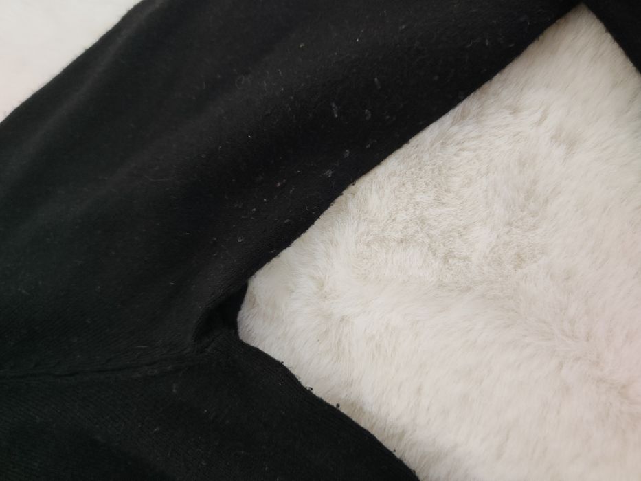 Sweterek czarny damski