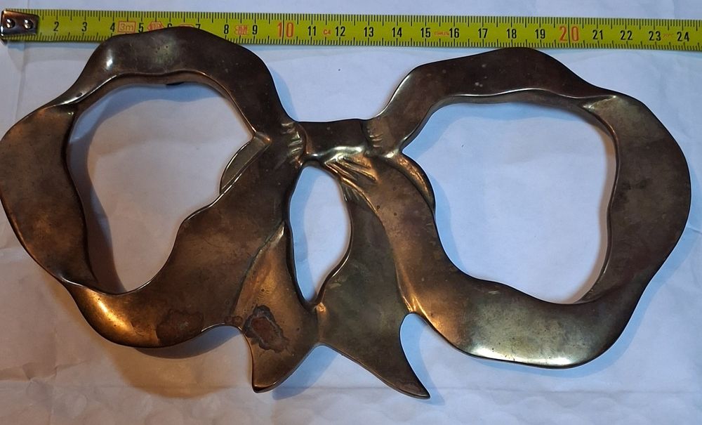 Base antiga em latão