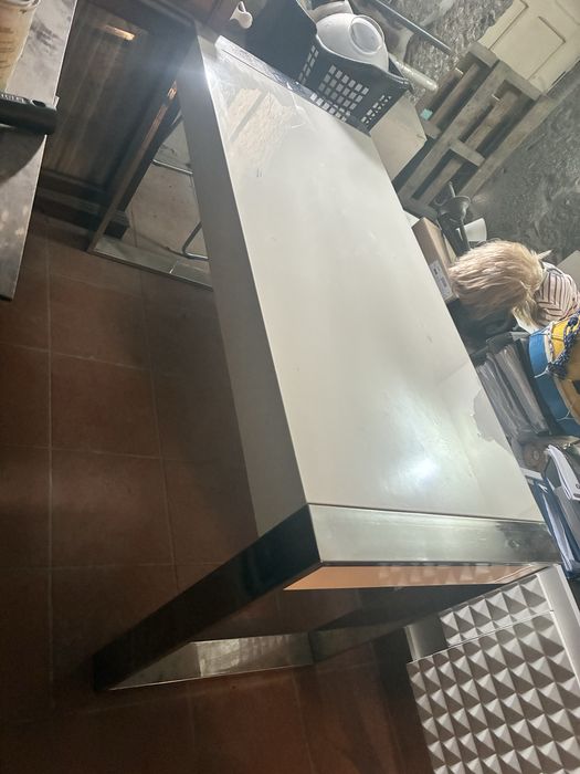 Secretaria branca alto brilho