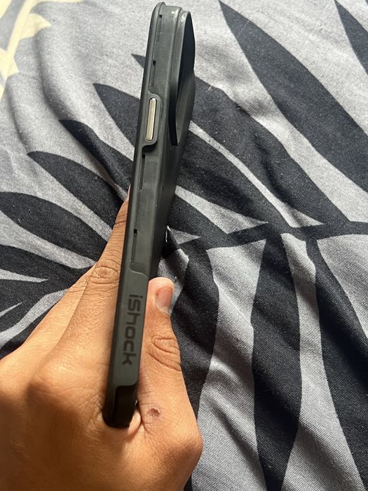Capa para iPhone 13 Pro Max – Preta, Anti-choque (Bom Estado)