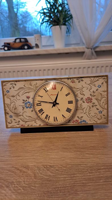 Zegar Molnija stojący