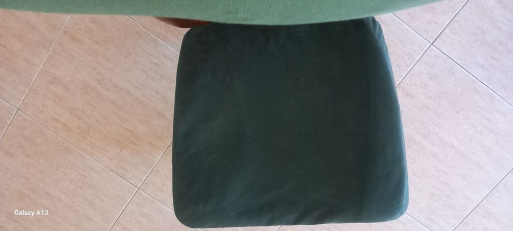 Mesa de jantar com tampo de vidro temperado duplo e 6 cadeiras em made