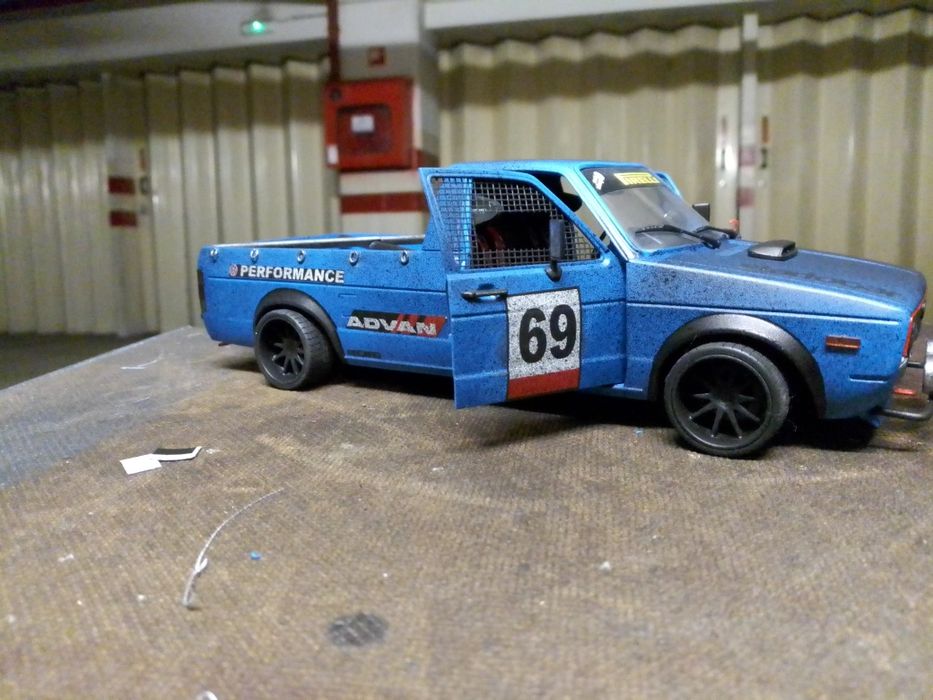 1/18 VW Cady totalmente modificada