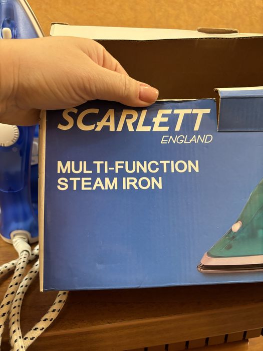 Праска Scarlet