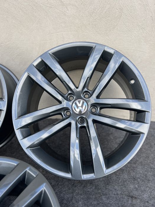 Диски титани R19 Passat R Line 8Jx19H2 ET48  tiguan jetta 5х112