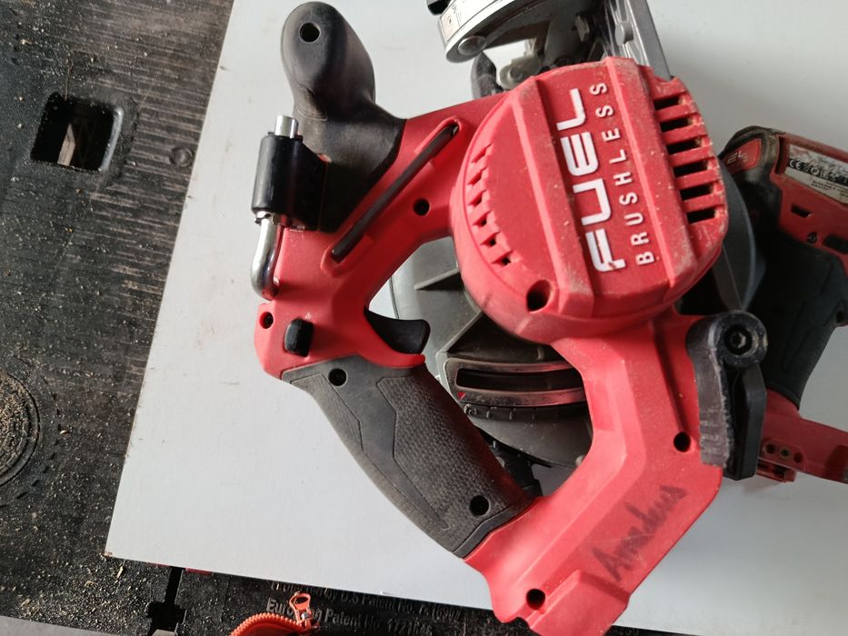 Sprzedam piłe Milwaukee m18 uszkodzona