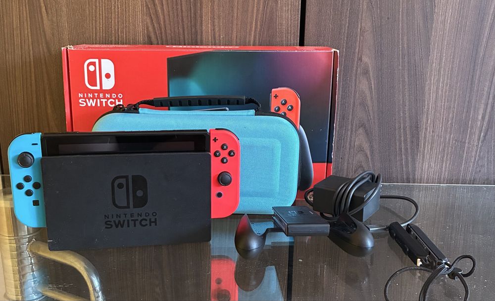 Nintendo Switch V2 32GB + Karta 512GB