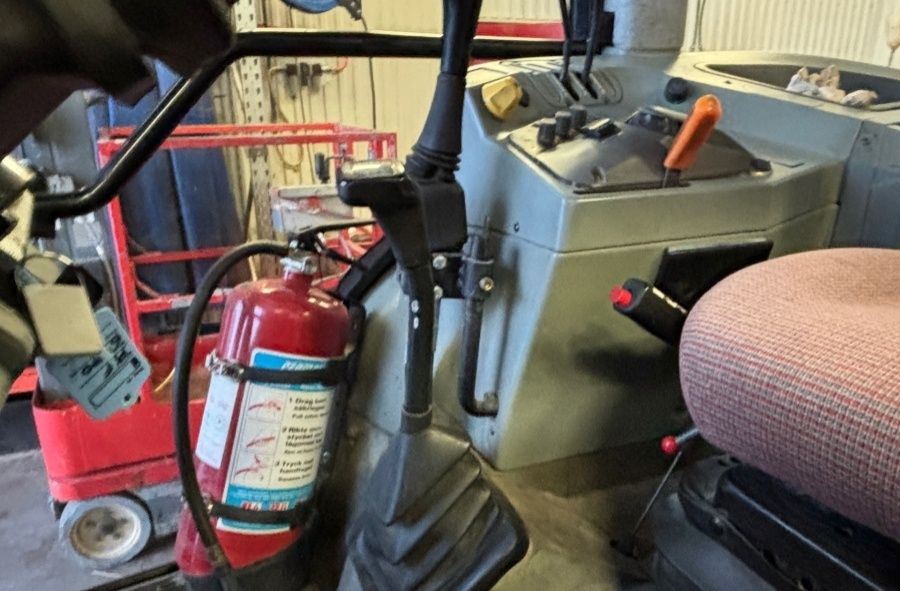 Massey Ferguson 6140 z ładowaczem 91KM