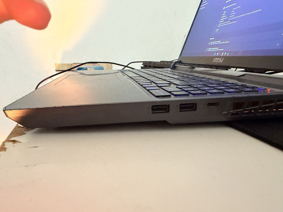 MSI Vector 16 HX A14VHG- RTX 4080 - i7-14650HX