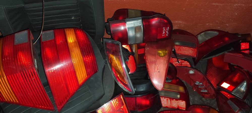 Vários farolins para carros