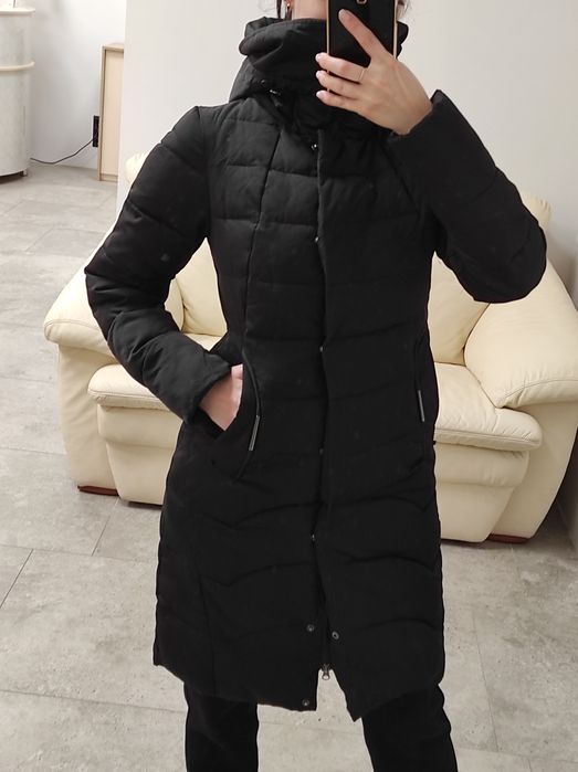 Пуховик жіночий чорний зимній