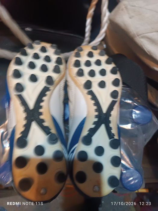 Chuteiras n 32,5 Umbro como novas