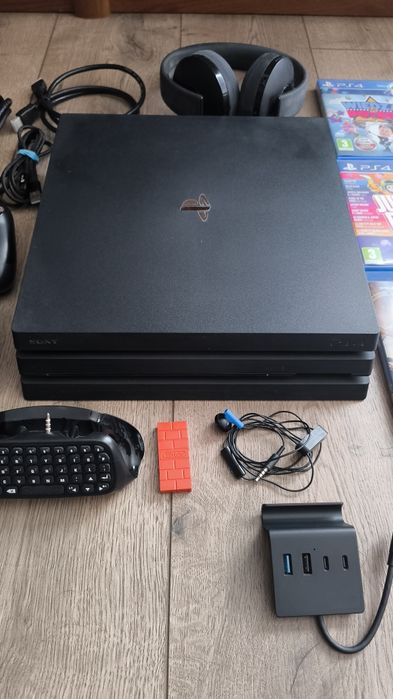 PlayStation 4 Pro duży zestaw+gratisy